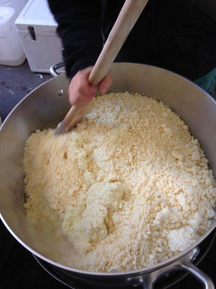 Un service traiteur spécialiste de l’aligot et des truffades à Saint-Amans-des-Cots