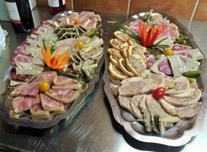 Un service traiteur spécialiste de l’aligot et des truffades à Saint-Amans-des-Cots