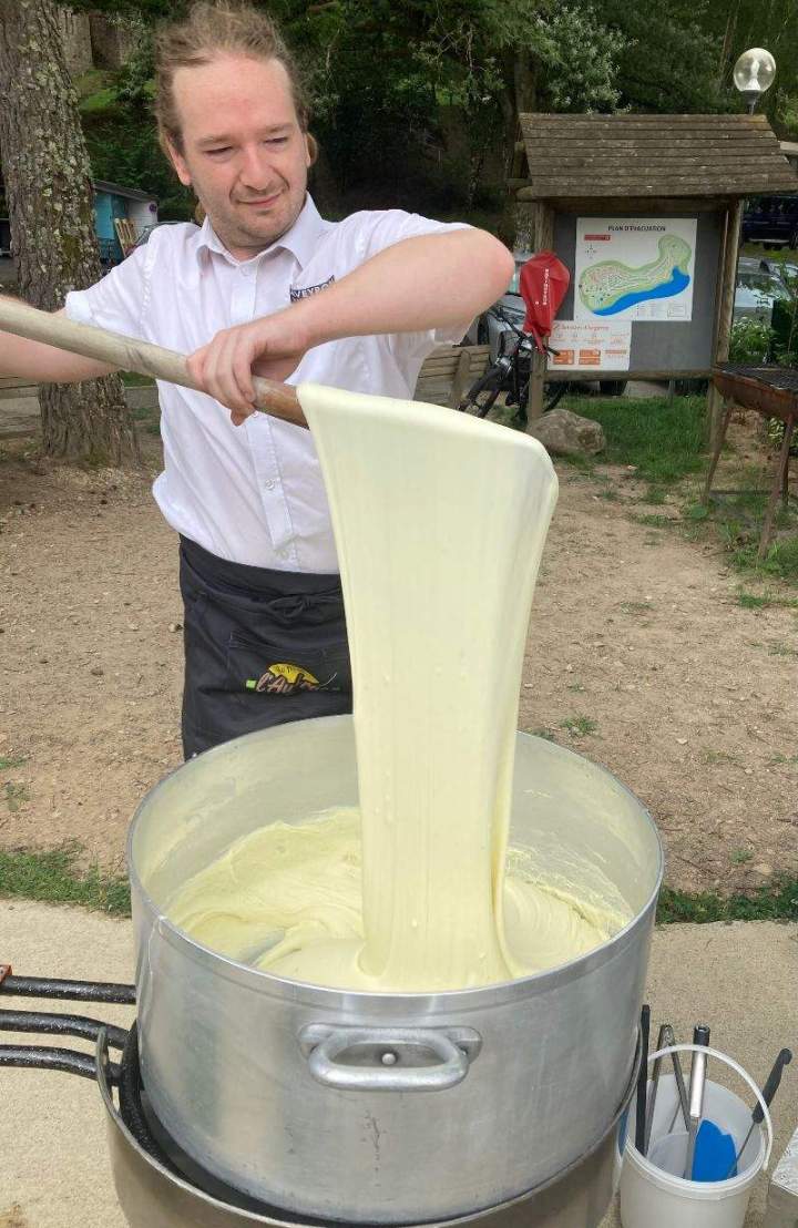 Un service traiteur spécialiste de l’aligot et des truffades à Saint-Amans-des-Cots