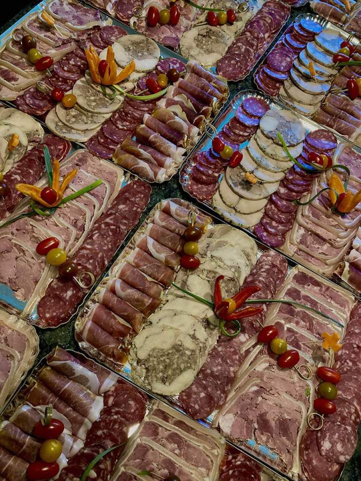 Un traiteur spécialisé dans les repas de groupe sur commande à Saint-Amans-des-Cots