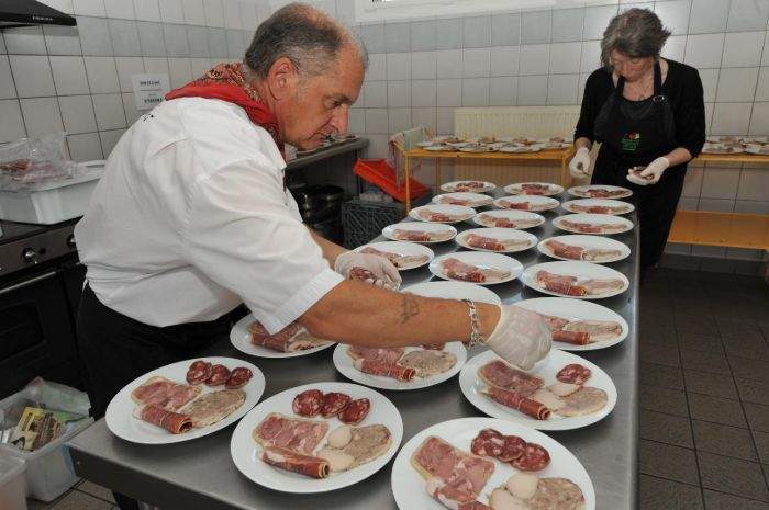 Un service traiteur spécialiste de l’aligot et des truffades à Saint-Amans-des-Cots